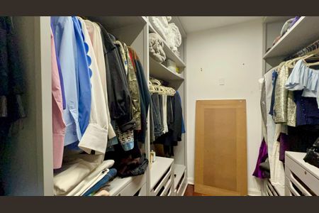 Apartamento à venda com 270m², 4 quartos e 2 vagasCloset da suíte 1