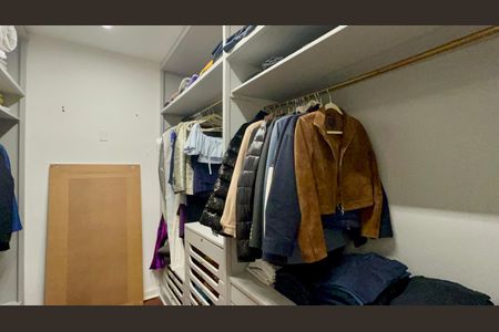 Apartamento à venda com 270m², 4 quartos e 2 vagasCloset da suíte 1
