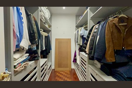 Apartamento à venda com 270m², 4 quartos e 2 vagasCloset da suíte 1