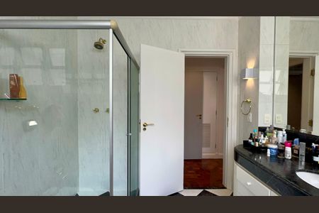 Apartamento à venda com 270m², 4 quartos e 2 vagasBanheiro da Suíte 1