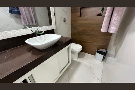 Apartamento à venda com 240m², 3 quartos e 3 vagasBanheiro quarto 1