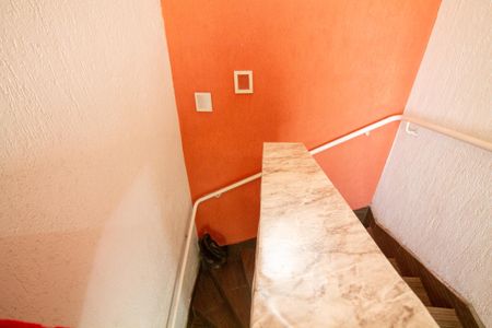 Casa à venda com 110m², 2 quartos e 1 vaga Casa à venda com 110m², 2 quartos e 1 vagaEscada