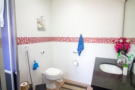 Casa à venda com 110m², 2 quartos e 1 vaga Casa à venda com 110m², 2 quartos e 1 vagaBanheiro