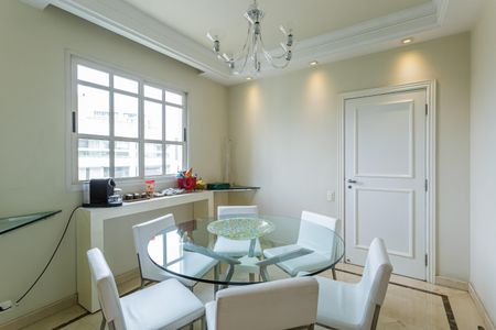 Apartamento à venda com 331m², 4 quartos e 5 vagasCopa