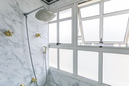 Apartamento à venda com 331m², 4 quartos e 5 vagasBanheiro da Suíte 4