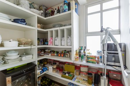 Apartamento à venda com 331m², 4 quartos e 5 vagasDespensa