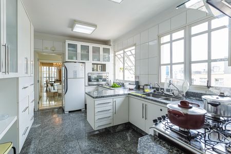 Apartamento à venda com 331m², 4 quartos e 5 vagasCozinha