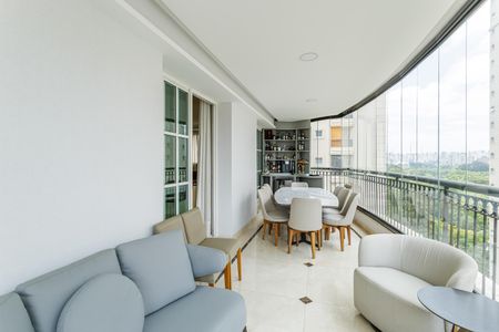Apartamento à venda com 331m², 4 quartos e 5 vagasVaranda da Sala