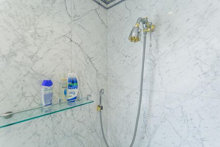 Apartamento à venda com 331m², 4 quartos e 5 vagasBanheiro da Suíte 1