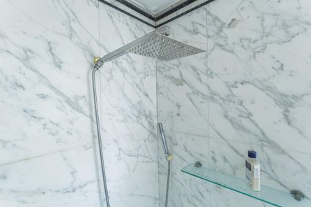 Apartamento à venda com 331m², 4 quartos e 5 vagasBanheiro da Suíte 2