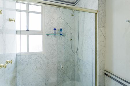 Apartamento à venda com 331m², 4 quartos e 5 vagasBanheiro da Suíte 1