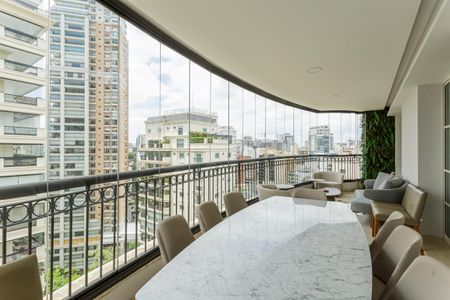 Apartamento à venda com 331m², 4 quartos e 5 vagasVaranda da Sala