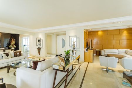 Apartamento à venda com 331m², 4 quartos e 5 vagasSala