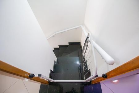 Casa de condomínio à venda com 65m², 2 quartos e 1 vaga Casa de condomínio à venda com 65m², 2 quartos e 1 vagaEscada