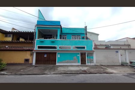 Casa à venda com 200m², 4 quartos e 1 vaga Casa à venda com 200m², 4 quartos e 1 vagaFachada com Placa