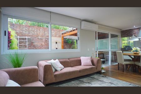 Sala  de casa de condomínio para alugar com 3 quartos, 218m² em Teresópolis, Porto Alegre