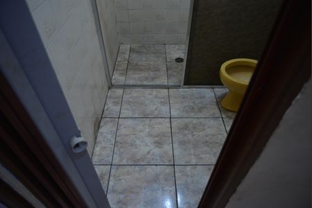 Banheiro Social de casa para alugar com 1 quarto, 30m² em Vila Palmares, Santo André