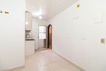 Sala/Cozinha de casa para alugar com 1 quarto, 40m² em Vila Carmosina, São Paulo