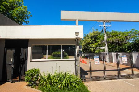 Casa de condomínio à venda com 100m², 2 quartos e 1 vagaFachada e portaria