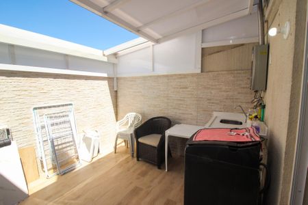 Casa de condomínio à venda com 100m², 2 quartos e 1 vagaÁrea de Serviço