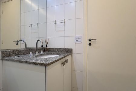 Apartamento à venda com 75m², 3 quartos e 2 vagas Apartamento à venda com 75m², 3 quartos e 2 vagasBanheiro