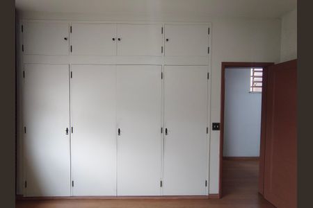 Casa à venda com 265m², 4 quartos e 3 vagas