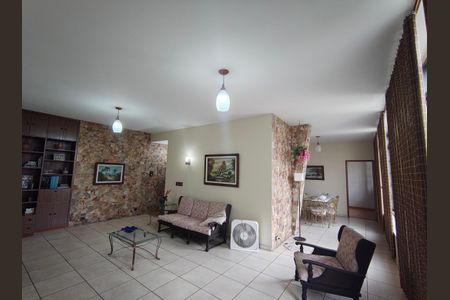 Casa à venda com 265m², 4 quartos e 3 vagas