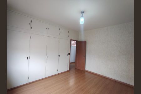 Casa à venda com 265m², 4 quartos e 3 vagas