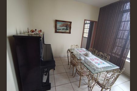 Casa à venda com 4 quartos, 265m² em Tanque, Rio de Janeiro