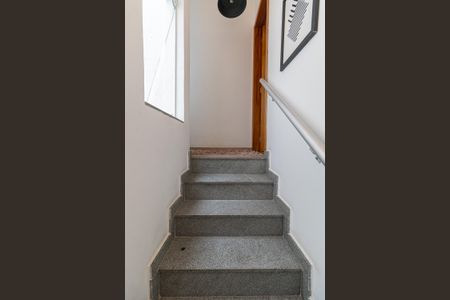 Casa à venda com 108m², 3 quartos e 2 vagasEscada