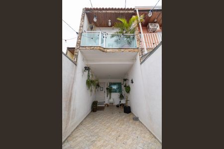 Casa à venda com 108m², 3 quartos e 2 vagasFachada Interna 