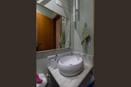 Casa à venda com 108m², 3 quartos e 2 vagasBanheiro