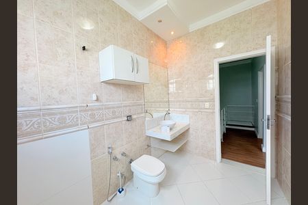 Casa à venda com 255m², 4 quartos e 3 vagasBanheiro Social 