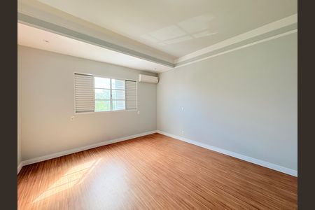 Casa à venda com 255m², 4 quartos e 3 vagasSuíte 2