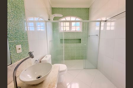 Casa à venda com 255m², 4 quartos e 3 vagasBanheiro da Suíte 2