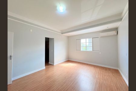 Casa à venda com 255m², 4 quartos e 3 vagasSuíte 2