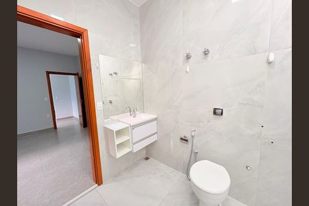 Casa à venda com 255m², 4 quartos e 3 vagasBanheiro da Suíte 1
