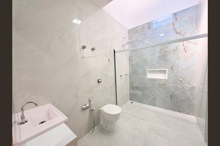Casa à venda com 255m², 4 quartos e 3 vagasBanheiro da Suíte 1