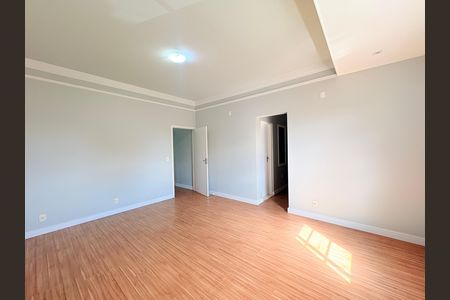 Casa à venda com 255m², 4 quartos e 3 vagasSuíte 2