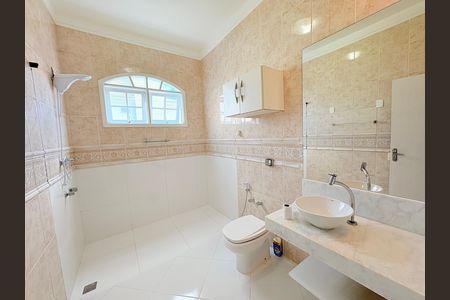 Casa à venda com 255m², 4 quartos e 3 vagasBanheiro Social 