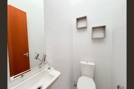 Casa à venda com 255m², 4 quartos e 3 vagasLavabo da área gourmet