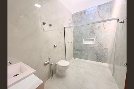 Casa à venda com 255m², 4 quartos e 3 vagasBanheiro da Suíte 1