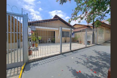 Casa à venda com 249m², 4 quartos e 7 vagasFachada com PLACA