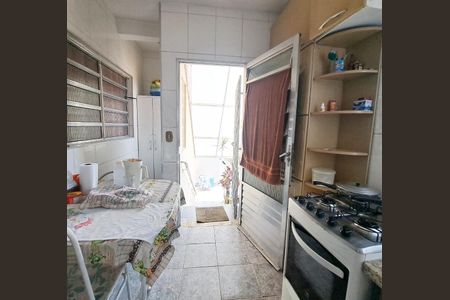 Casa à venda com 249m², 4 quartos e 7 vagasCozinha 2