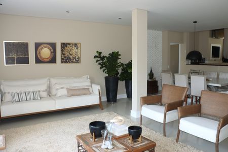 Sala de casa de condomínio para alugar com 3 quartos, 355m² em Jardim Indaia, Embu das Artes