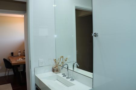 Casa de condomínio para alugar com 355m², 3 quartos e 5 vagasBanheiro da Suíte 2