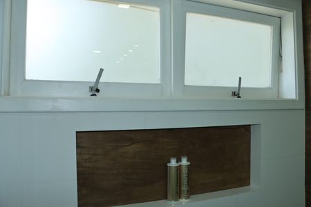 Casa de condomínio para alugar com 355m², 3 quartos e 5 vagasBanheiro da Suíte