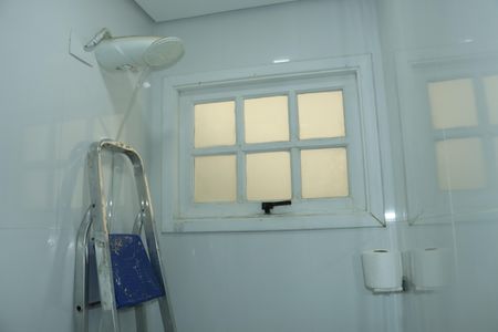 Casa de condomínio para alugar com 355m², 3 quartos e 5 vagasBanheiro Social