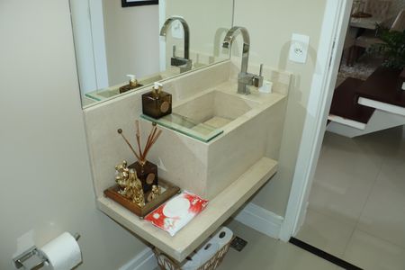 Casa de condomínio para alugar com 355m², 3 quartos e 5 vagasLavabo