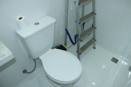 Casa de condomínio para alugar com 355m², 3 quartos e 5 vagasBanheiro Social